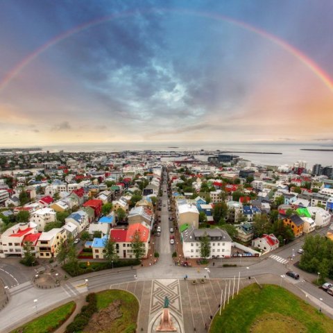 Regnbogi yfir höfuðborginni